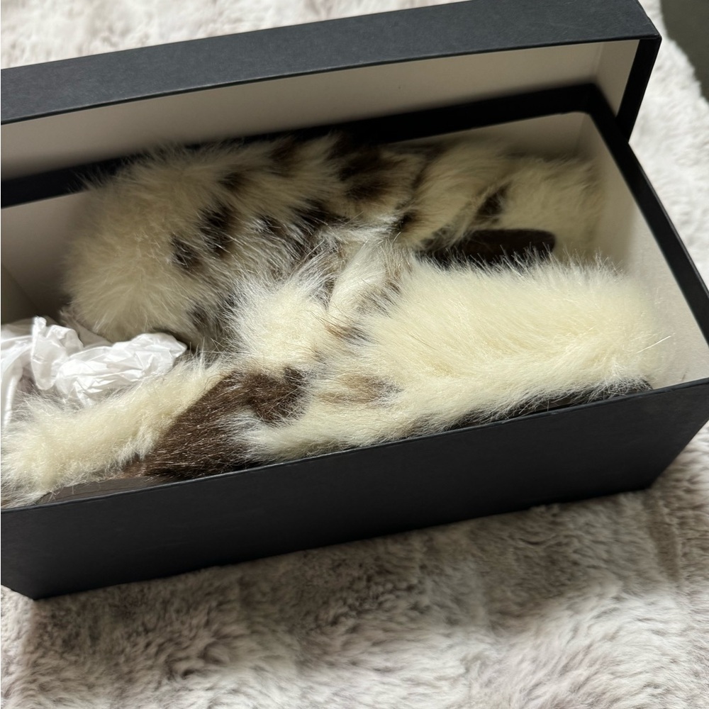 Slippers - Picture 2 of 4